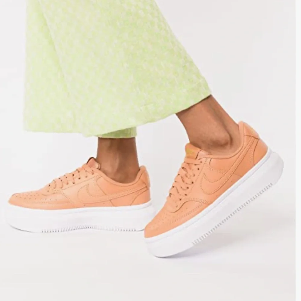 Women's Light Cognac Metallic Nike Vision - Picture 2 of 10